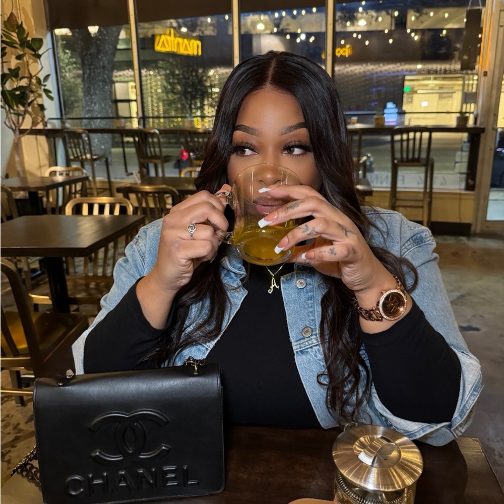 Meet your Posher, Aja